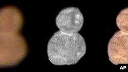 Esta imagen provista por la NASA el dos de enero de 2019 muestra varias imágenes de Ultima Thule a miles de millones de kilómetros de Plutón.