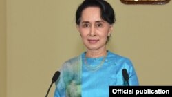 အစိုးရ တာဝန်ထမ်းဆောင်မှု (၂)နှစ်ပြည့် နိုင်ငံတော်အတိုင်ပင်ခံပုဂ္ဂိုလ် ဒေါ်အောင်ဆန်းစုကြည် ရုပ်မြင်သံကြားကတဆင့် မိန့်ခွန်းပြောကြားနေစဉ်