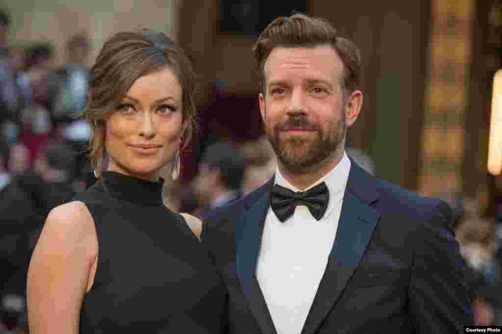 Olivia Wilde (left) and Jason Sudeikis arrive for the live ABC Telecast of The 86th Oscars® at the Dolby® Theatre on March 2, 2014 in Hollywood, CA. (Photo courtesy AMPAS)