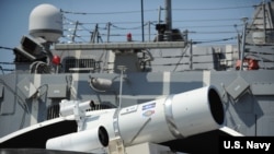 美国杜威号导弹驱逐舰上配置的激光武器系统（U.S. Navy）