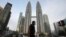 မလေးရှားနိုင်ငံ Kuala Lumpur မြို့ရှိ Twin Tower အနီးက မြင်ကွင်း။ (သြဂုတ် ၁၁၊ ၂၀၂၀)
