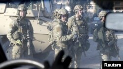 American army personnel gather at the University of Mosul during a battle with Islamic State militants in Mosul, Iraq, January 18, 2017. 