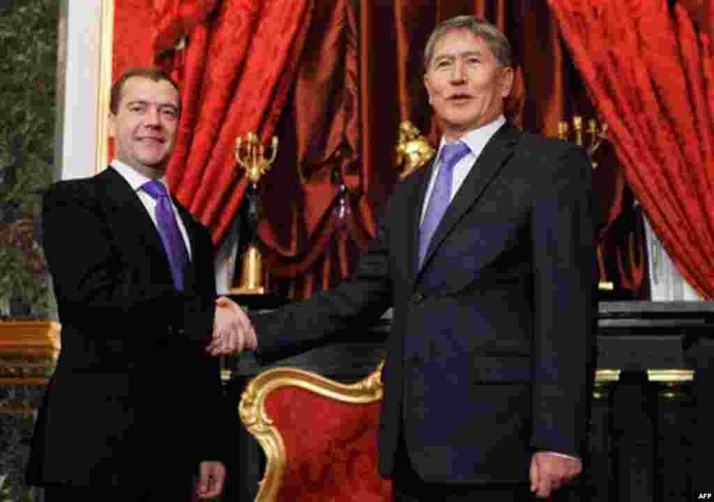 Russian President Dmitry Medvedev, left, and Kyrgyz President Almazbek Atambayev shakes hands before a summit of the Collective Security Treaty Organization in the Kremlin in Moscow, Tuesday, Dec. 20, 2011. (AP Photo/RIA Novosti, Dmitry Astakhov, Preside