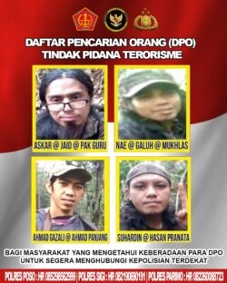 Foto dan identitas dari empat orang anggota kelompok MIT yang berada dalam Daftar Pencarian Orang (DPO) Tindak Pidana Terorisme. (Foto: Courtesy/Humas Polda Sulteng)