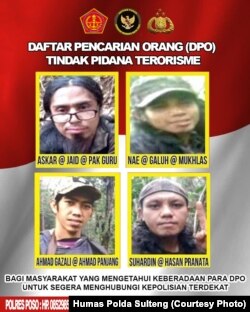 Foto dan identitas dari empat orang anggota kelompok MIT yang berada dalam Daftar Pencarian Orang (DPO) Tindak Pidana Terorisme. (Foto: Courtesy/Humas Polda Sulteng)