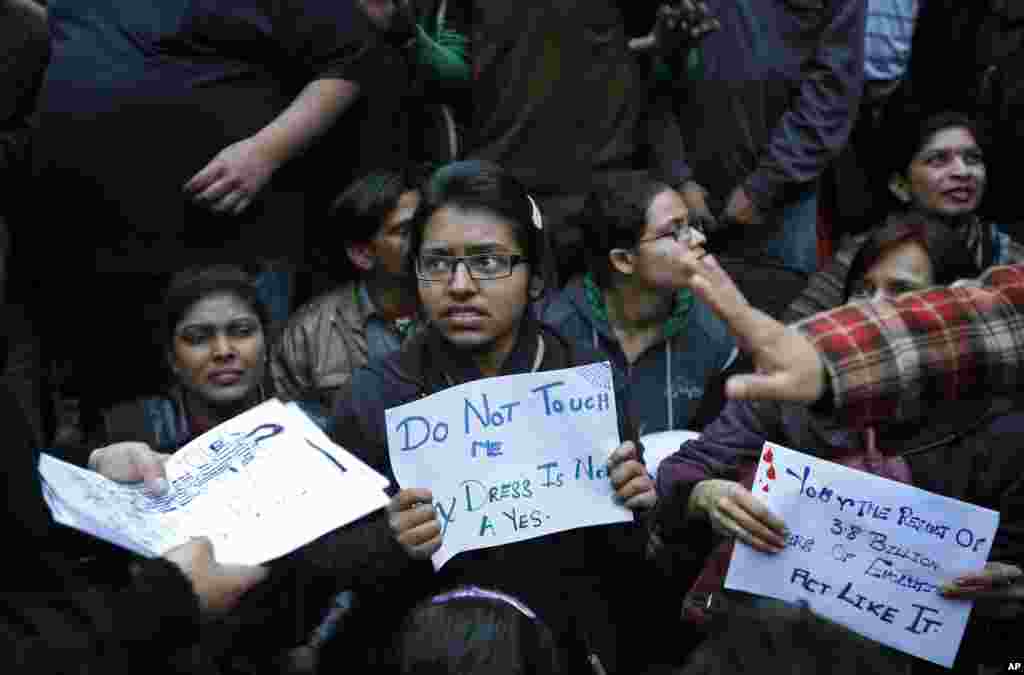 Students protest the alleged inaction by the Indian government in the case of the gang rape of a 23-year-old student in a bus in New Delhi, India, January 16, 2013.