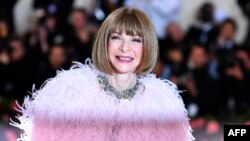 Pemimpin redaksi majalah mode "Vogue", Anna Wintour harus minta maaf.