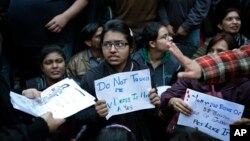 India students protest alleged inaction by the Indian government in the case of the gang rape of a 23-year-old student on a bus a month ago, New Delhi, India, Jan. 16, 2013. 