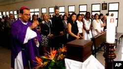 Monseñor Gregorio Rosa Chavez es el nuevo cardenal de la Iglesia Católica tras ser ordenado por el papa Francisco.