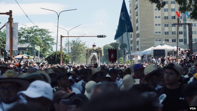 En Fotos | Una multitud en Venezuela pidió por la paz a la Divina Pastora