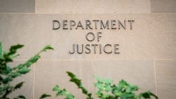 资料照片：位于华盛顿的美国司法部大楼外墙的字样。