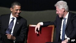 Foto de archivo del presidente Barack Obama y el expresidente Bill Clinton, que juntos realizaron una gira anoche para recaudar fondos para la campaña presidencial del primero.