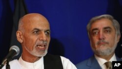 افغانستان کے موجودہ صدر اشرف غنی اور چیف ایگزیکٹو عبداللہ عبداللہ۔ فائل فوٹو