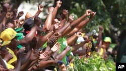 Supporters of Zimbabwean President Robert Mugabe cheer upon his arrival for the opening of the first session of the eighth Parliament of Zimbabwe in Harare, Sept. 17, 2013. 