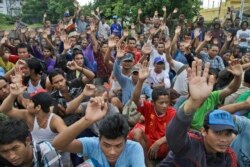 Nelayan asal Burma yang dibebaskan dari dari praktik perbudakan di pusat pengolahan ikan, Pusaka Benjina Resources di Benjina, Kepulauan Aru, 3 April 2015. (Foto: AP)