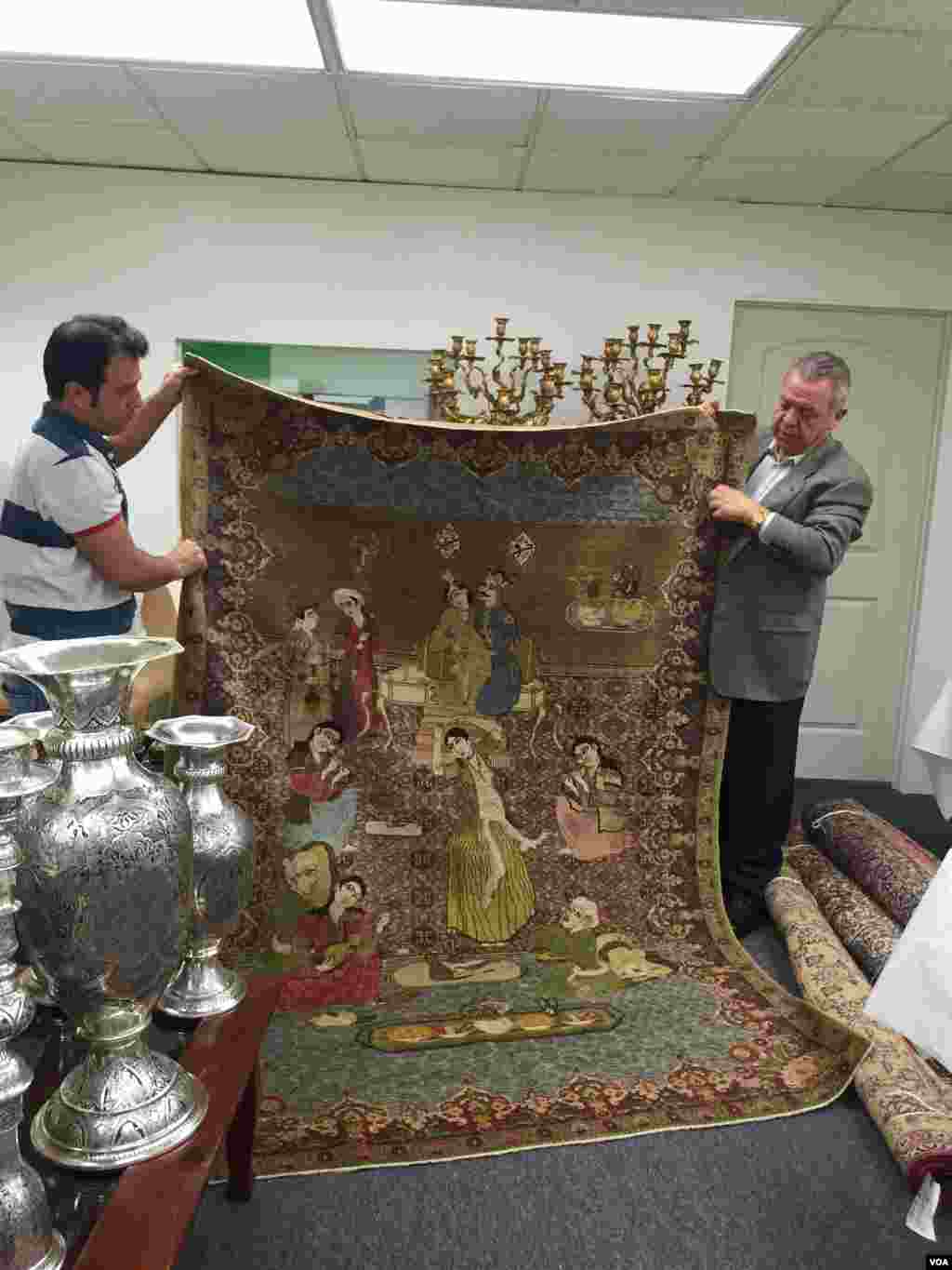 دیوید رستمیان مدیر بزرگ‌ترین فرش فروشی آمریکا