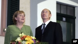 Ангела Меркель и Владимир Путин
(фото из архива)
