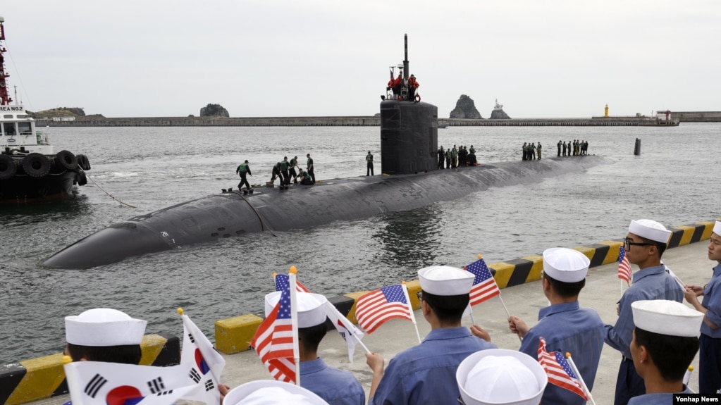 Tàu ngầm chạy bằng năng lượng hạt nhân lớp Los Angeles USS Cheyenne của Hoa Kỳ.