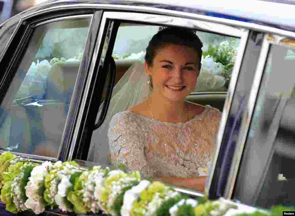 Countess Stephanie de Lannoy leaves the Grand Ducal Palace on her way to the Notre-Dame Cathedral for her religious wedding with Luxembourg&#39;s Hereditary Grand Duke Guillaume in Luxembourg, October 20, 2012. 