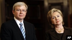 (FILE PHOTO) Secretary of State Hillary Rodham Clinton and Australian Prime Minister Kevin Rudd meet with reporters in the Benjamin Franklin Room of the State Department in Washington, Tuesday, March 24, 2009. (AP Photo/Haraz N. Ghanbari)
