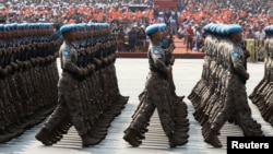 资料照片: 2019年10月1日中国国庆70周年阅兵式上中国维和部队列队经过