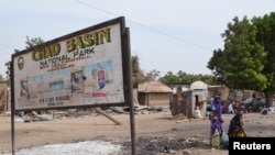 Wasu gidaje da aka kona a harin da ake zaton ‘yan Boko Haram ne suka kaishi a Kawuri dake Maiduguri, Junairu 28, 2014