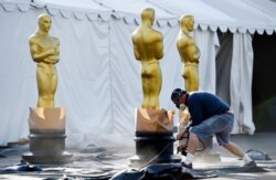 Persiapan menjelang perhelatan akbar penyerahan piala Oscar "The Academy Awards" ke-92 di sepanjang jalan Hollywood Boulevard, Los Angeles, 5 Februari 2020.