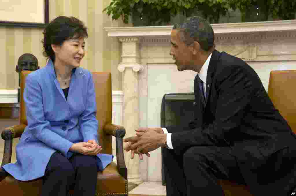 President Barack Obama and South Korean President Park Geun-Hye meet in the Oval Office of the White House in Washington, May 7, 2013.