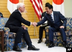 마이크 펜스 미국 부통령과 아베 신조 일본 총리가 13일 도쿄 총리관저에서 회담하고 공동 언론성명을 발표했다.