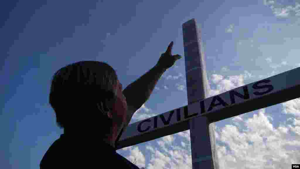 9/11事件的平民死難者十字架（美國之音國符拍攝）