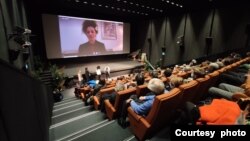 جلسه پرسش و پاسخ بعد از نمايش فیلم در جشنواره ایتالیا با حضور ناهید پرسون و حضور مجازی مسیح علی‌نژاد. آرشیو