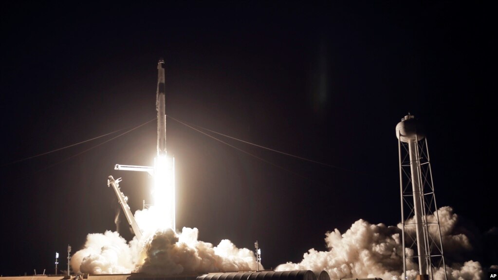 SpaceX ankorohet me Stacionin Ndërkombëtar të Hapësirës