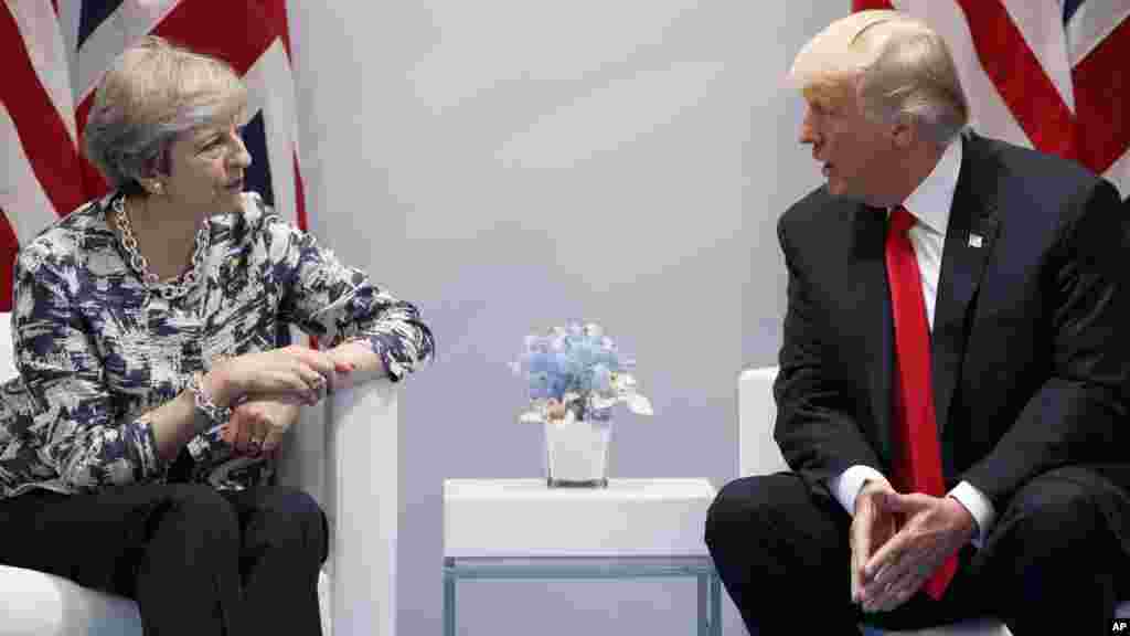 Presidente Trump encontra-se com o primeira-ministra do Reino Unido Theresa May.