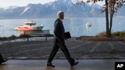 U.S. Secretary of State John Kerry walks to a meeting with Iranian Foreign Minister Mohammad Javad Zarif for a new round of nuclear negotiations Tuesday, March 3, 2015.