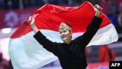 Sugianto merayakan kemenangan setelah meraih medali emas nomor seni perorangan putra di Asian Games 2018, Jakarta, 29 Agustus 2018.