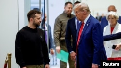 ARCHIVO - El candidato presidencial republicano y expresidente estadounidense Donald Trump y el presidente de Ucrania Volodymyr Zelenskyy se reúnen en Nueva York, el 27 de septiembre de 2024. 