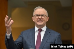 Australian Prime Minister Anthony Albanese discusses legislation that would make 16 years as minimum age for children to use social media at a press conference in Canberra on Nov. 7, 2024. Mick Tsikas/AAP Image via AP)