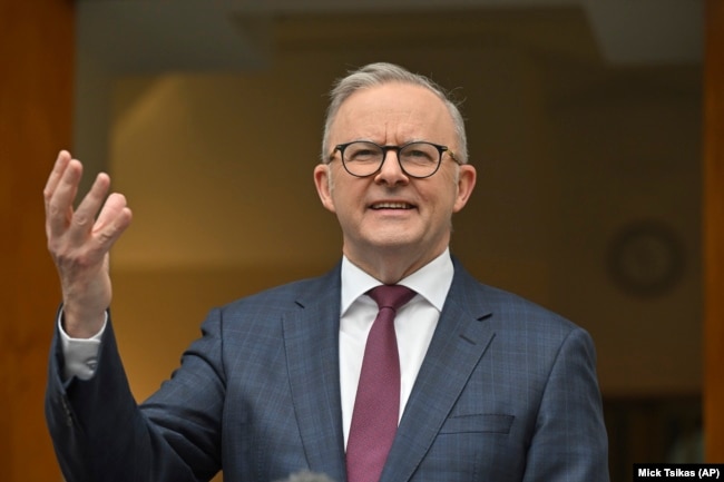 Australian Prime Minister Anthony Albanese discusses legislation that would make 16 years as minimum age for children to use social media at a press conference in Canberra on Nov. 7, 2024. Mick Tsikas/AAP Image via AP)