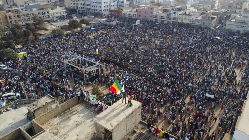 Rassemblement massif de l'opposition sénégalaise à Dakar