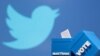 Foto ilustrasi yang menunjukkan kotak suara dengan logo twitter berada di belakangnya. Foto diambil pada 4 November 2020. (Foto: Reuters/Dado Ruvic)