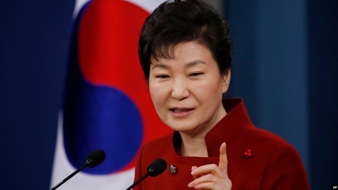 Presiden Korea Selatan, Park Geun-hye dalam acara konferensi pers di Seoul, Rabu (13/1).