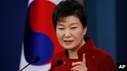 Presiden Korea Selatan, Park Geun-hye dalam acara konferensi pers di Seoul, Rabu (13/1).