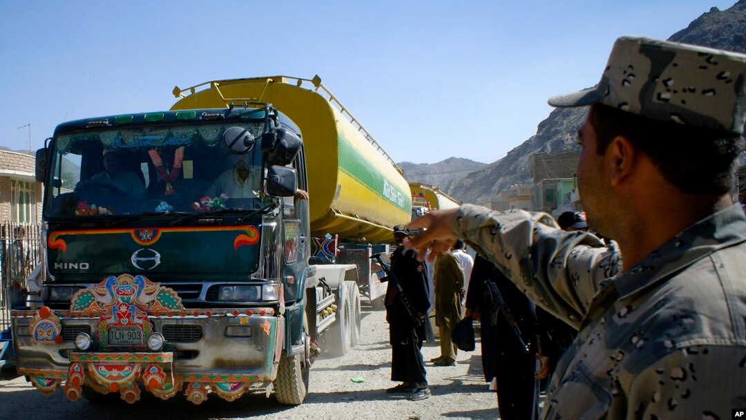 Perbatasan Afghanistan dengan Pakistan (foto: dok). Pakistan mengatakan, akan membangun gerbang masuk modern di dua lintas perbatasan utamanya di Afghanistan.