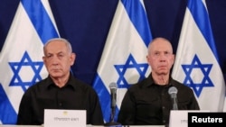 Netanyahu, hagu, da Ministan tsaro, Gallant, dama
