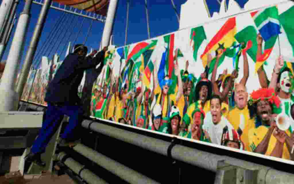 Johannesburgo, la capital de Sudáfrica, está totalmente forrada con publicidad del Mundial.
