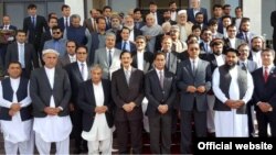 د پاکستان د قامي اسمبلۍ اسپيکر ایازصادق په مشرۍ ۱۵ کسیزه پارلماني پلاوی د شنبې/خالي په ورځ د کابل په سفر تلی وو.