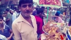 ঢাকায় রমজানে ঐতিহ্যবাহী ইফতারের পসরা