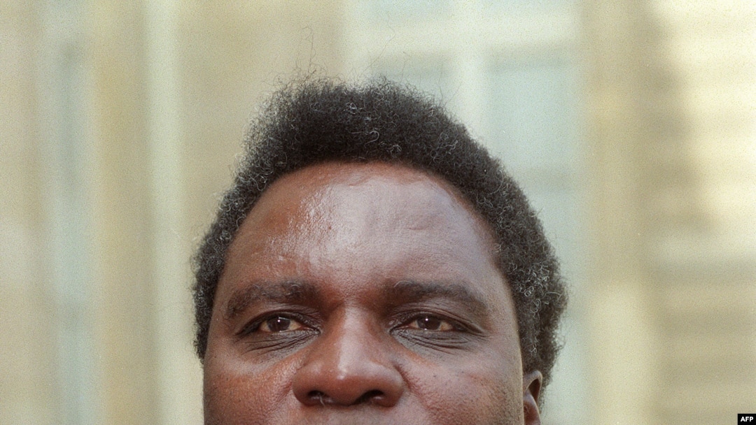 Uwahoze ari perezida w'u Rwanda Yuvenali Habyarimana ari mu ruzinduko i Paris mu Bufransa mu kwezi kwa kane 1991