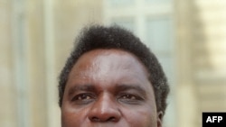 Uwahoze ari perezida w'u Rwanda Yuvenali Habyarimana ari mu ruzinduko i Paris mu Bufransa mu kwezi kwa kane 1991