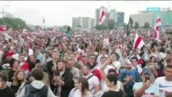 «Марш новой Беларуси»: 200 тысяч протестующих в Минске и Лукашенко с автоматом